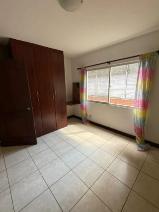 Amplia casa en Prados de Muxbal — Casa en Alquiler en Muxbal, Guatemala, Ciudad — miniatura 4 de 13