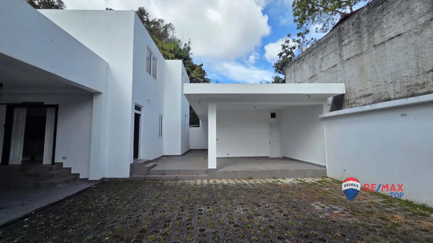 ZONA 16, VENDO CASA DE 2 NIVELES 4 HAB. / BOULEVARD ACATÁN - 13