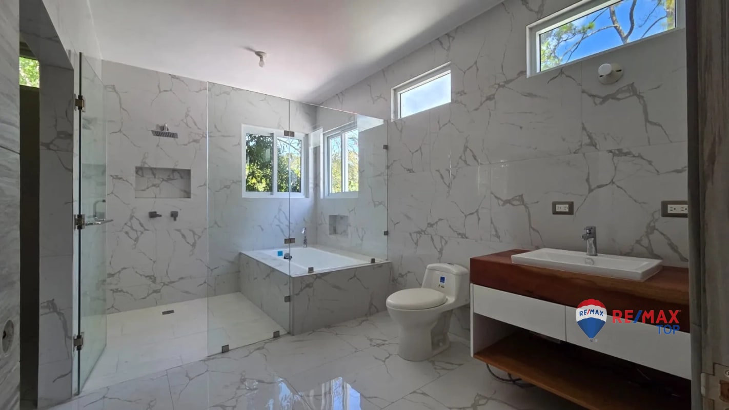 ZONA 16, VENDO CASA DE 2 NIVELES 4 HAB. / BOULEVARD ACATÁN - 3