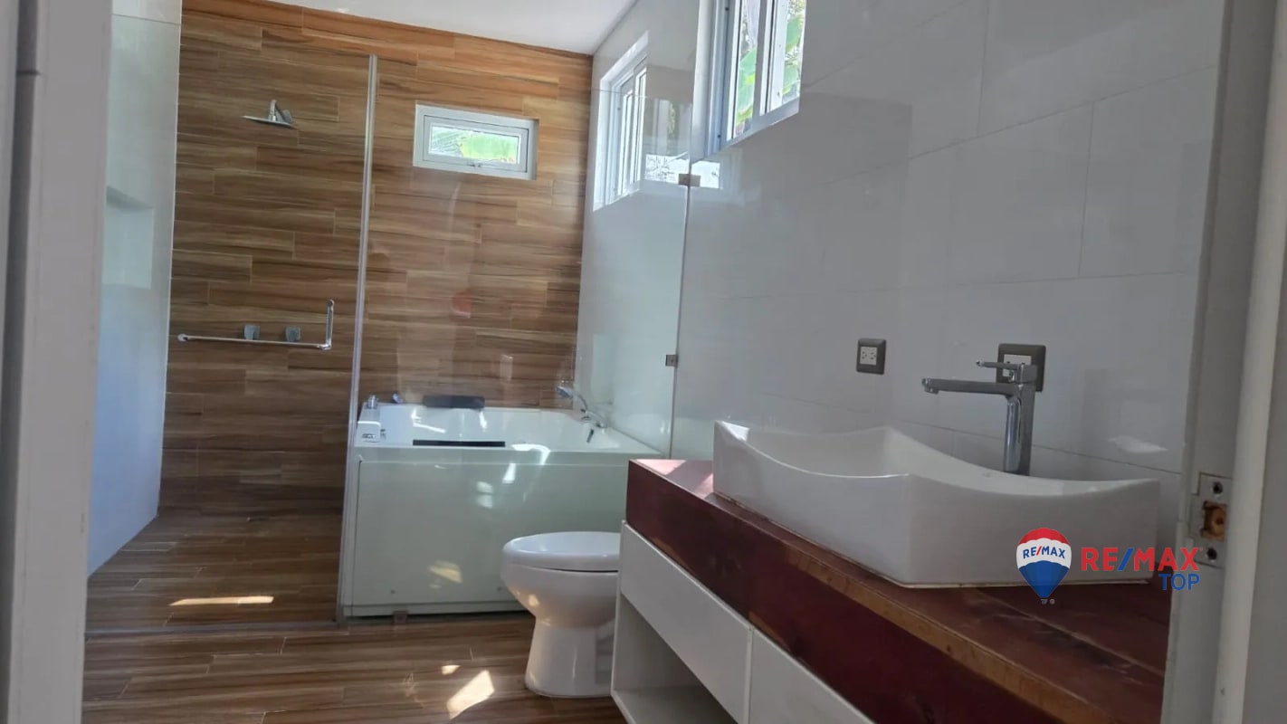 ZONA 16, VENDO CASA DE 2 NIVELES 4 HAB. / BOULEVARD ACATÁN - 2