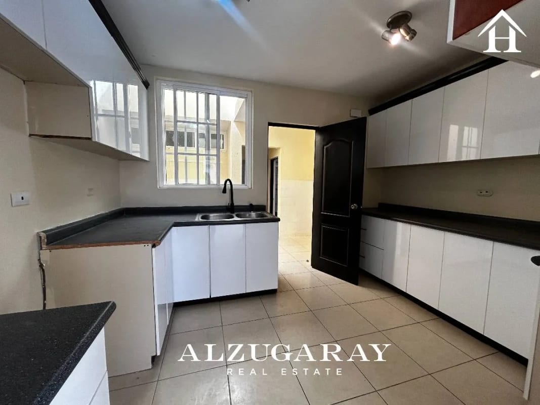 CASA AMPLIA C/ JARDIN, SAN JOSÉ PINULA - 3 HAB./ CONDOMINIO LOS MANANTIALES - 10