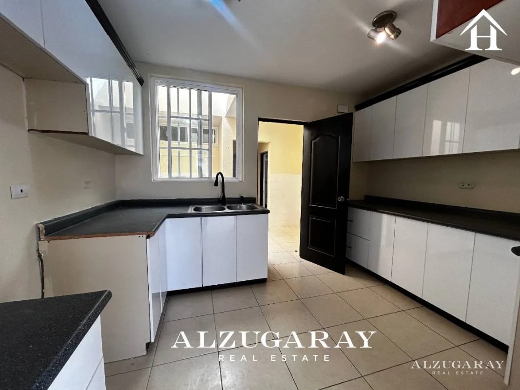 CASA AMPLIA C/ JARDIN, SAN JOSÉ PINULA - 3 HAB./ CONDOMINIO LOS MANANTIALES - 10