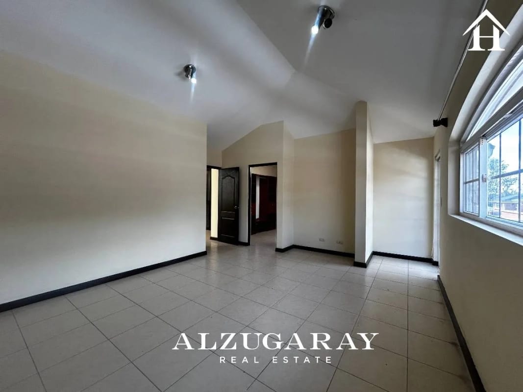 CASA AMPLIA C/ JARDIN, SAN JOSÉ PINULA - 3 HAB./ CONDOMINIO LOS MANANTIALES - 9