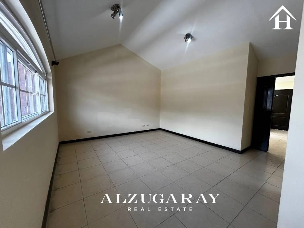 CASA AMPLIA C/ JARDIN, SAN JOSÉ PINULA - 3 HAB./ CONDOMINIO LOS MANANTIALES - 7