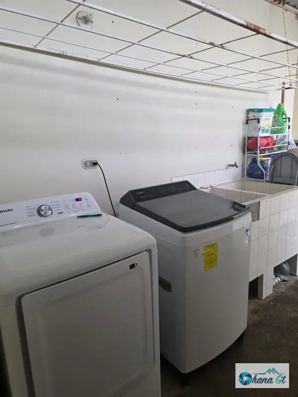 CASA EN VENTA JARDINES DE ARRAZOLA KM 19.5 FRAIJANES — Casa en Venta en Jardines de Arrazola, Carretera a El Salvador, Guatemala, Ciudad — foto 7 de 10
