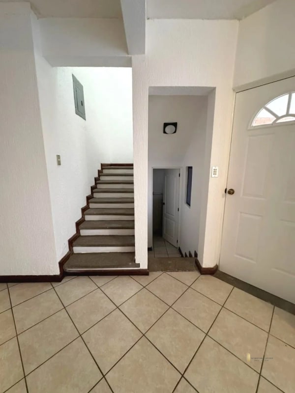 Casa en Venta – Condominio Villas de Montesano, Zona 16 - 10