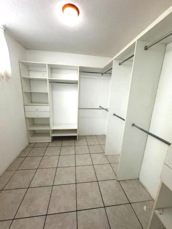 Casa en Venta – Condominio Villas de Montesano, Zona 16 - 6