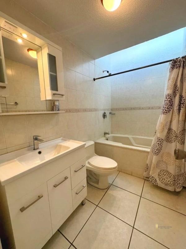 Casa en Venta – Condominio Villas de Montesano, Zona 16 - 3