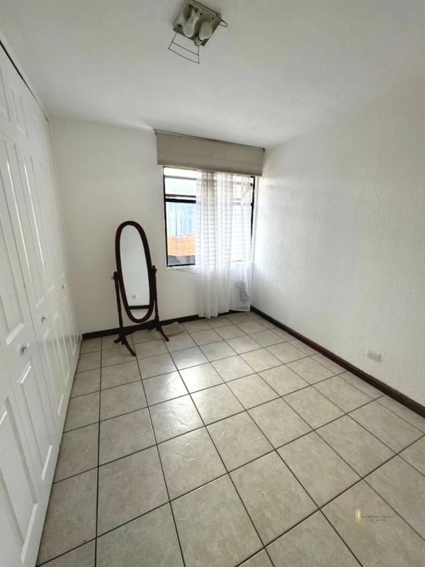 Casa en Venta – Condominio Villas de Montesano, Zona 16 - 2