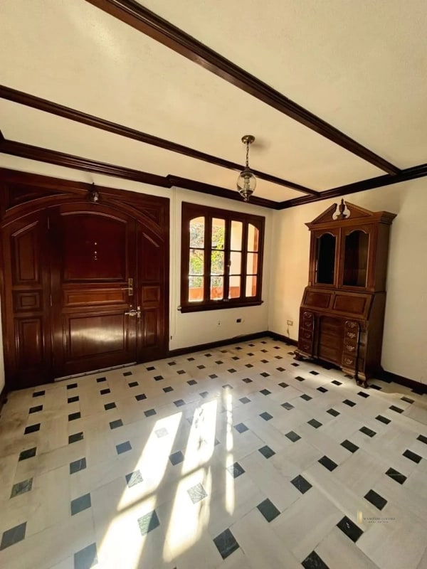 Casa Amplia en Venta – Residenciales Mallorca, Zona 14 - 11