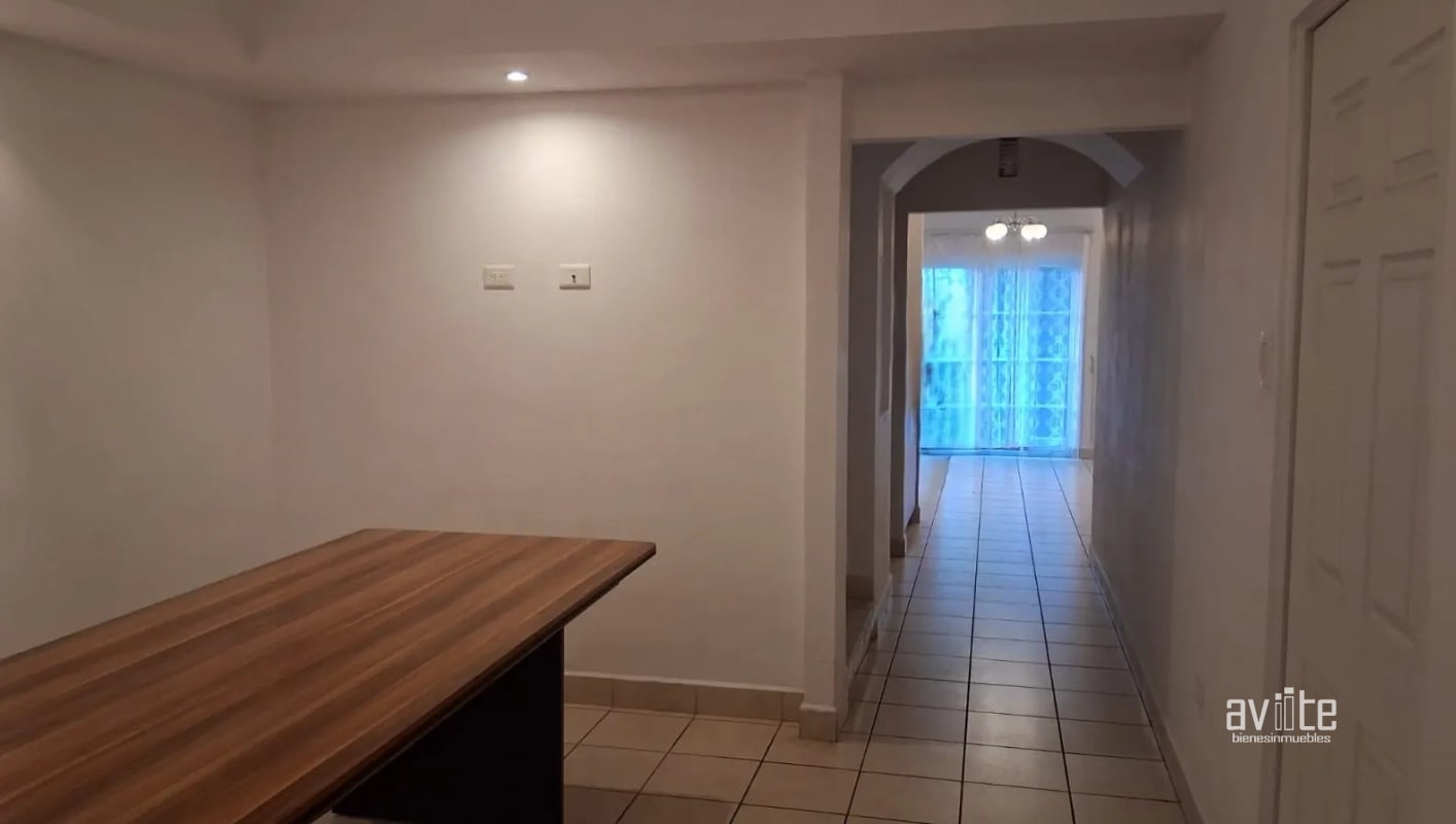 Condado San Nicolas 3.   Casa de 3 niveles en venta Q1,950,000 más impuestos - 6
