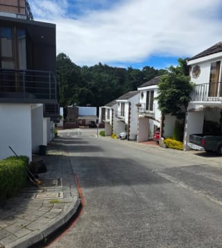 Venta Casa Arrazola Country Club — Casa en Venta en Fraijanes, Carretera a El Salvador, Guatemala, Ciudad — miniatura 1 de 17