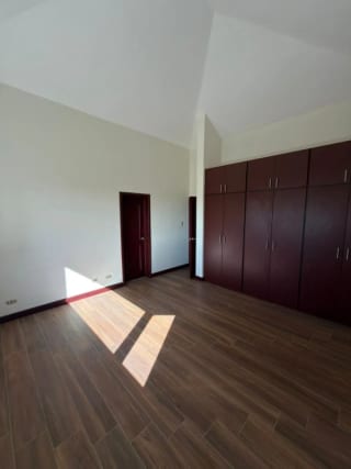 VENTA CASA EN COLINAS DE CASTEL KM 20.5 FRAIJANES — Casa en Venta en Colinas de Castel, Carretera a El Salvador, Guatemala, Ciudad — miniatura 3 de 12