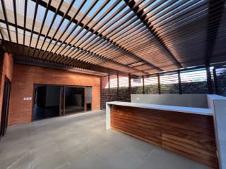  CASA VENTA CONDOMINIO EXCLUSIVO LA JOYA ZONA 10, 4 DORMITORIOS, 440 Mts2 , 3.5 BAÑOS~4 PARQUEOS $1,000,000 DOLARES — Casa en Venta en Zona 10, Guatemala, Ciudad — miniatura 1 de 11