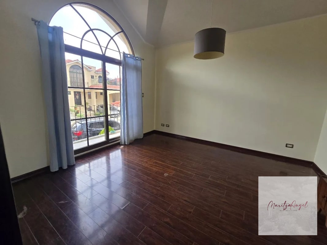 CASA EN VENTA EN ZONA 16 VR Q2.400.000 - 1