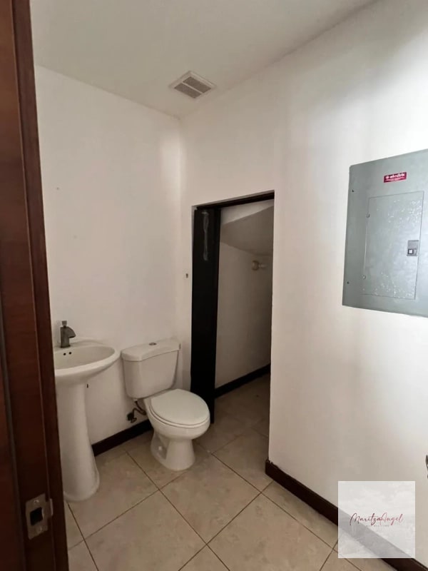 ALQUILER DE CASA EN ZONA 16 SECTOR KANAJUYU — Casa en Alquiler en Kanajuyú, Zona 16, Guatemala, Ciudad — foto 2 de 11