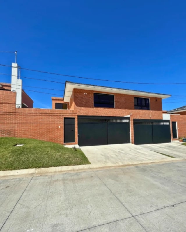 CASA EN VENTA EN ZONA 16 SAN ISIDRO PARA ESTRENAR - 1