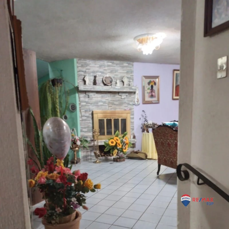 VENDO CASA EN SECTOR A-10, SAN CRISTÓBAL 4 HABITACIONES / AMPLIO JARDÍN POSTERIOR - 7