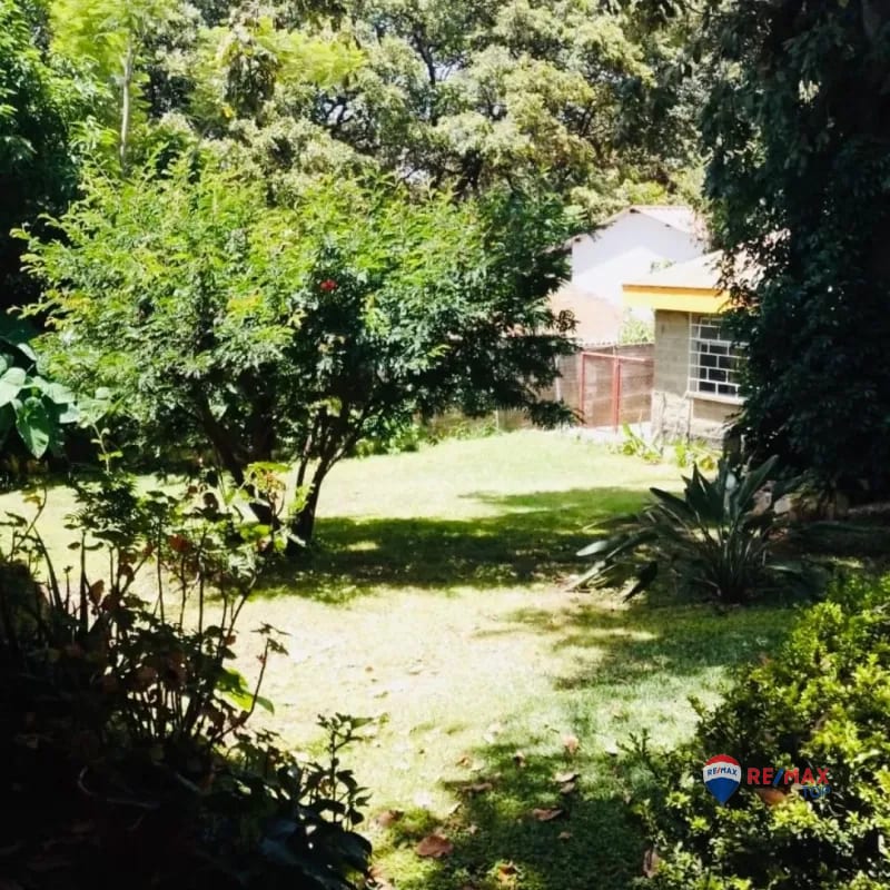 VENDO CASA EN SECTOR A-10, SAN CRISTÓBAL 4 HABITACIONES / AMPLIO JARDÍN POSTERIOR — Casa en Venta en Zona 8 Mixco, Guatemala, Ciudad — foto 2 de 7