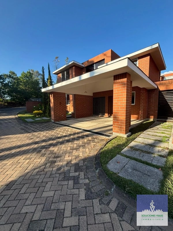 CASA EN ALQUILER de 4 habitaciones, zona 16 - 1