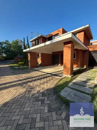 CASA EN ALQUILER de 4 habitaciones, zona 16 — Casa en Alquiler en Loma de Los Pinos, Zona 16, Guatemala, Ciudad — miniatura 1 de 9