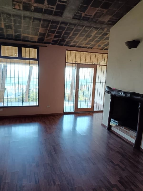 Casa en venta con amplio terreno - Km. 20.5 Carretera a San José Pinula — Casa en Venta en San José Pinula, Carretera a El Salvador, Guatemala, Ciudad — foto 8 de 17