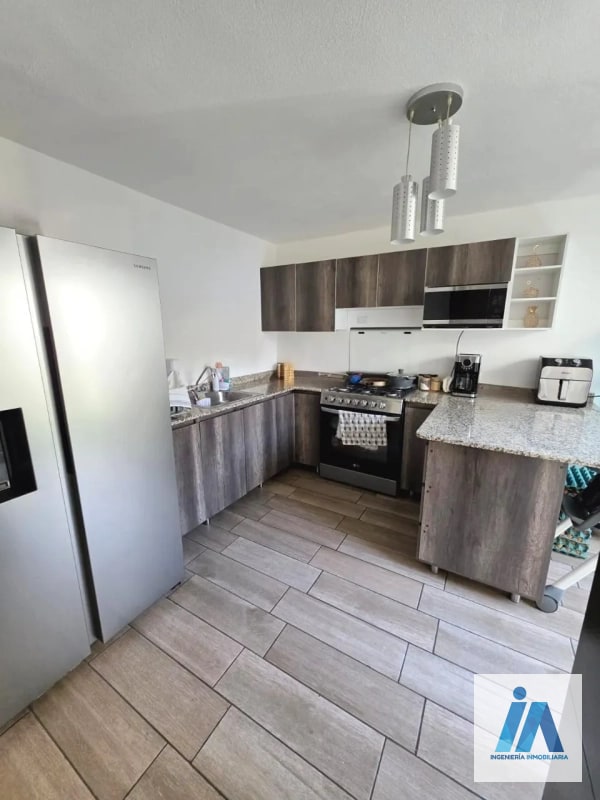 CASA EN VENTA📍Secoya de Arrazola, Km 16.5 Fraijanes Una casa diseñada para ofrecer comodidad con una increíble terraza con pérgola ideal para tus reuniones sociales. - 13