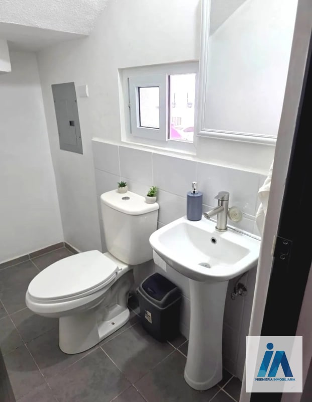 CASA EN VENTA📍Secoya de Arrazola, Km 16.5 Fraijanes Una casa diseñada para ofrecer comodidad con una increíble terraza con pérgola ideal para tus reuniones sociales. - 4