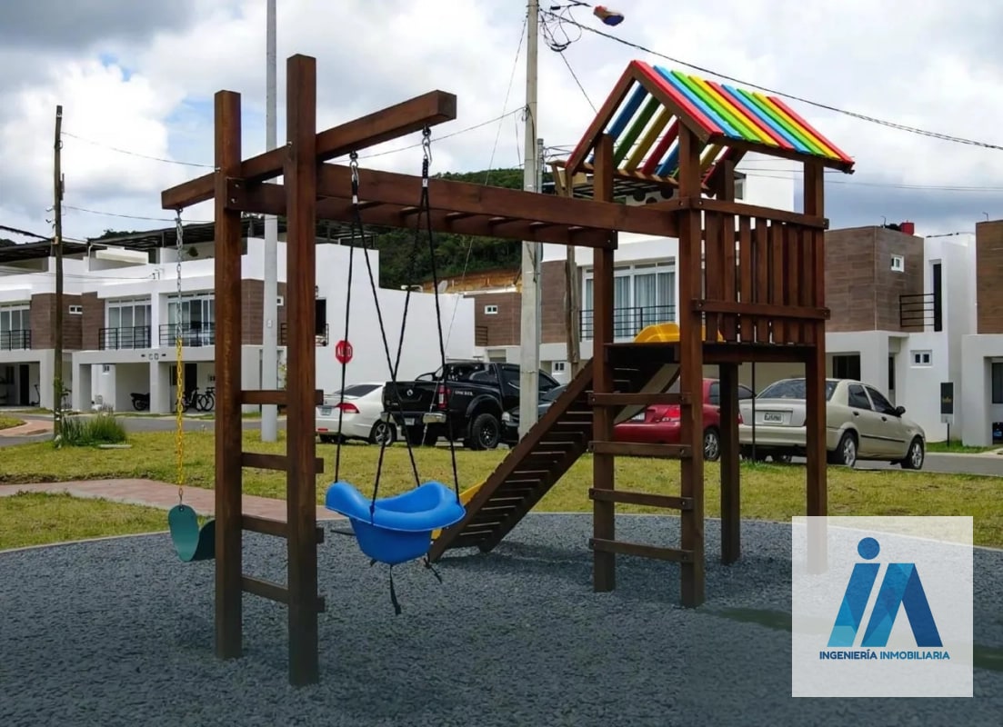 CASA EN VENTA📍Secoya de Arrazola, Km 16.5 Fraijanes Una casa diseñada para ofrecer comodidad con una increíble terraza con pérgola ideal para tus reuniones sociales. - 2