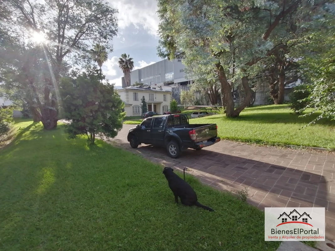 Propiedad con terreno amplio en San Cristóbal - 2