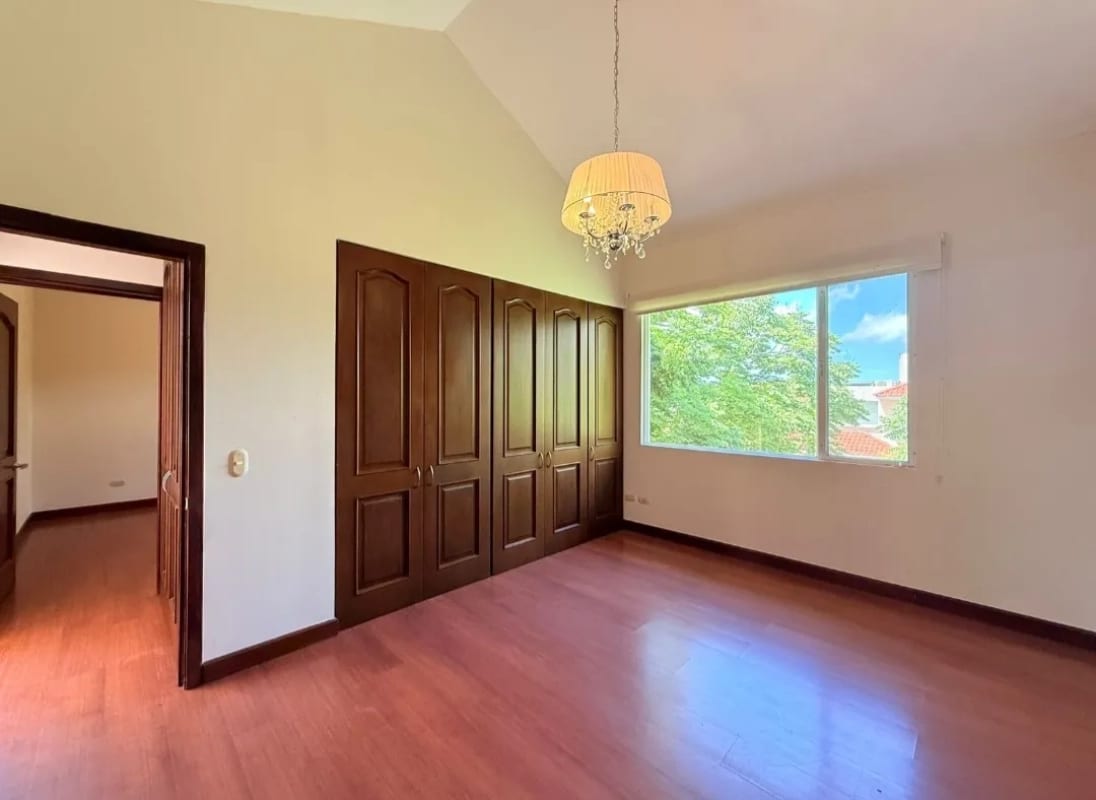 Vendo linda casa en  Portal del Bosque Kms. 22.5 CAES — Casa en Venta en Portal del Bosque, Carretera a El Salvador, Guatemala, Ciudad — foto 9 de 17