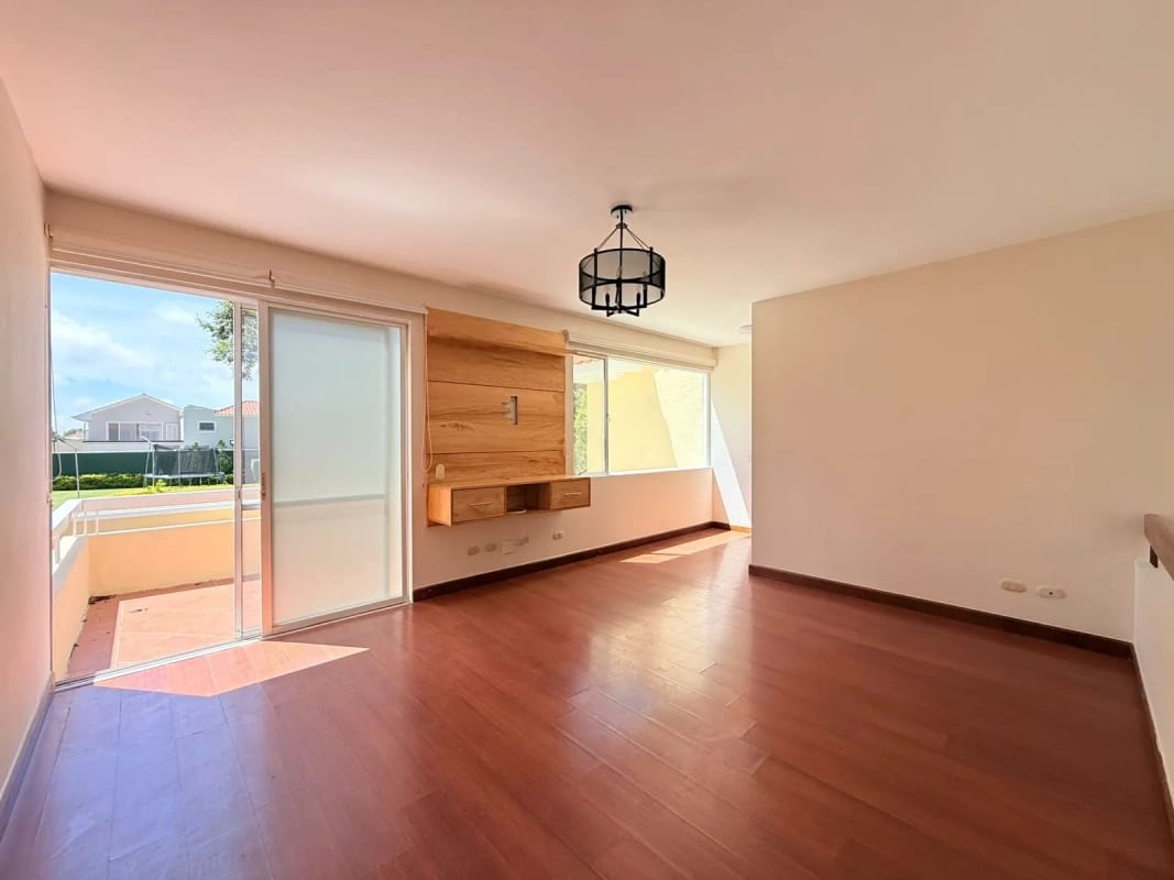 Vendo linda casa en La Fontana, km 25 CAES — Casa en Venta en La Fontana II, Carretera a El Salvador, Guatemala, Ciudad — foto 3 de 17