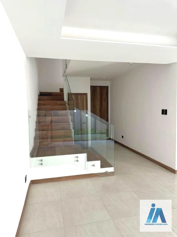 CASA EN ALQUILER – Condominio Danté Kanajuyú, Zona 16 - 11