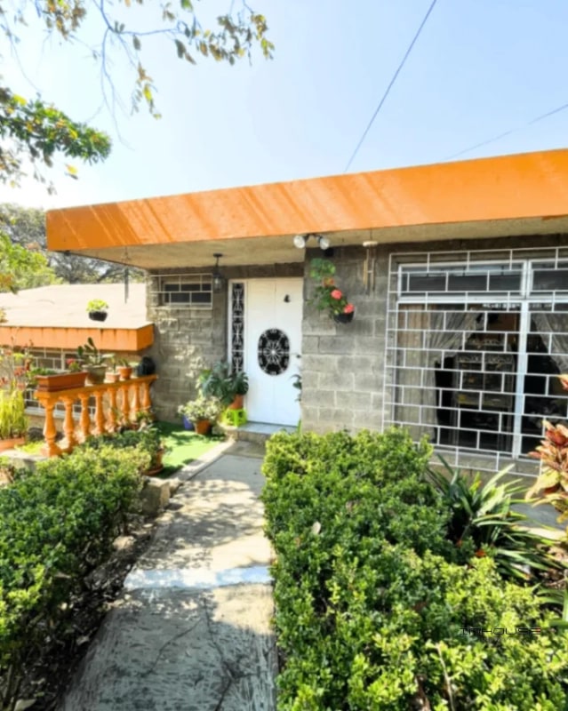 CASA EN VENTA EN SAN CRISTÓBAL DE UN NIVEL ESTILO GRANJA - 1