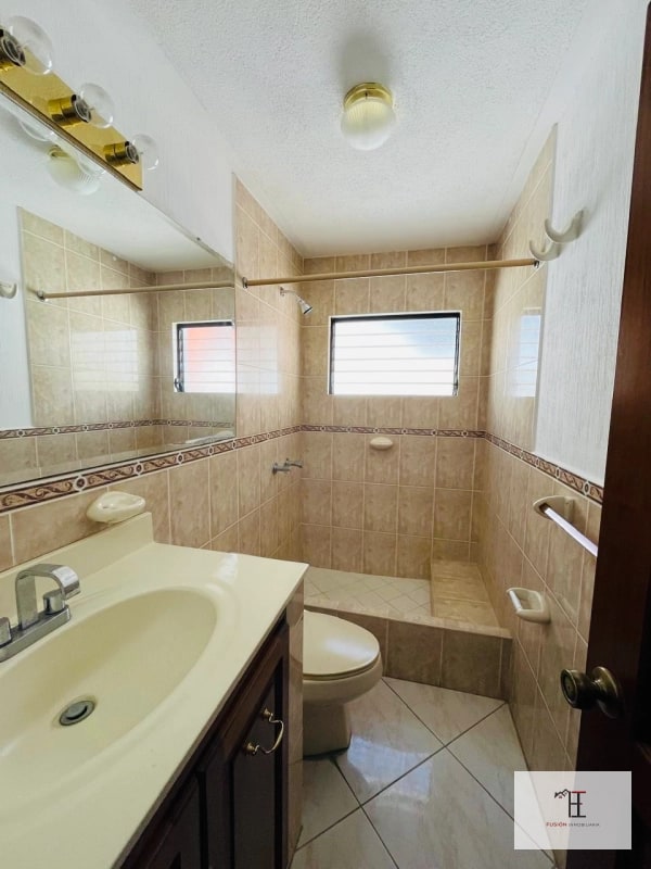 VENDO AMPLIA Y CÉNTRICA CASA VALLES DE NAPA KM.16,5 CARRETERA A EL SALVADOR - 3