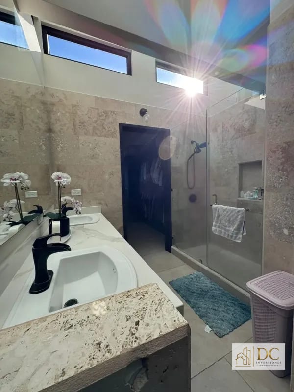 CASA EN VENTA CON PISCINA – LAZOS DE FRAIJANES; KM.20 CAES — Casa en Venta en Lazos de Fraijanes, Carretera a El Salvador, Guatemala, Ciudad — foto 10 de 15