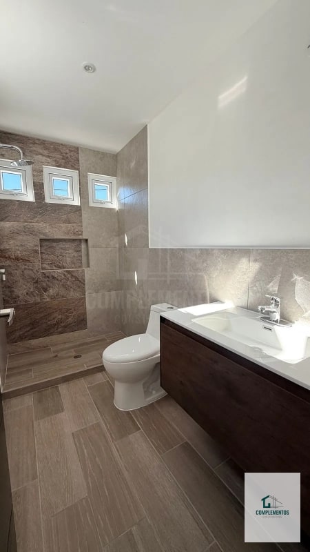 Hacienda Real, Casa en venta zona 16 - 4