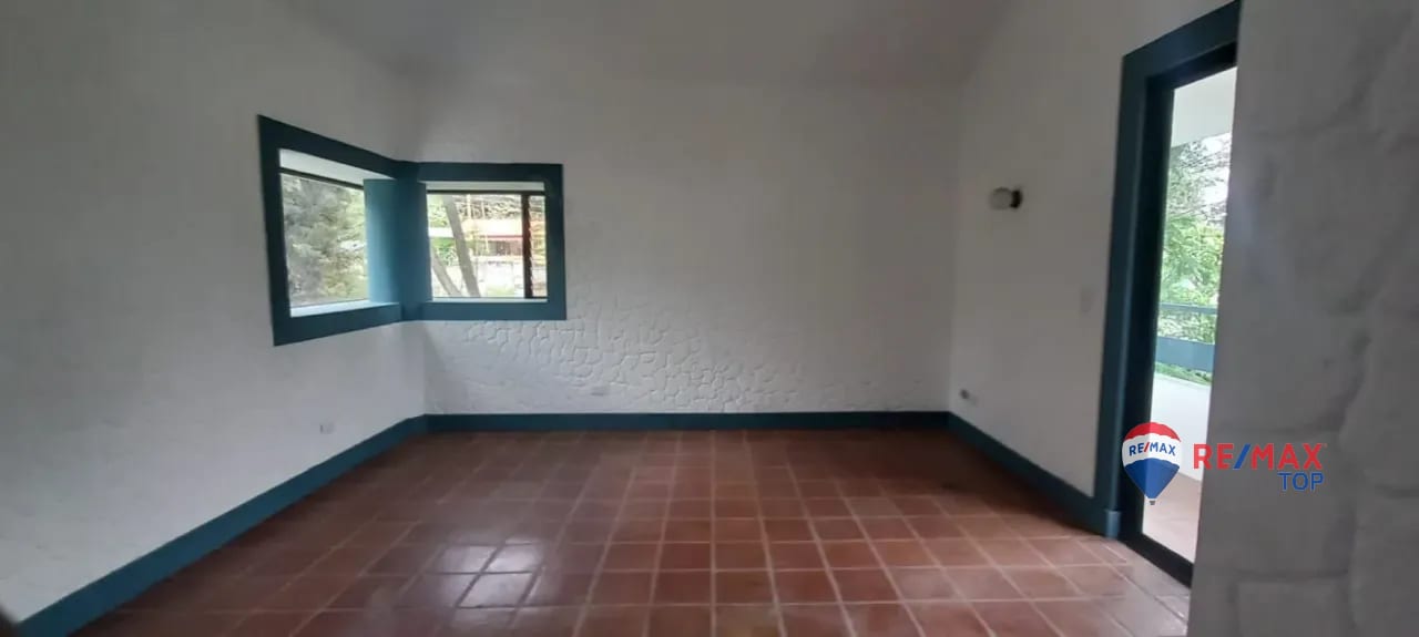 PANAJACHEL I CASA EN RESIDENCIAL l 2 APTO. INDEPENDIENTES AMPLIA PROPIEDAD CON JARDÍN FRONTAL Y POSTERIOR — Casa en Venta en Panajachel, Sololá — foto 6 de 11