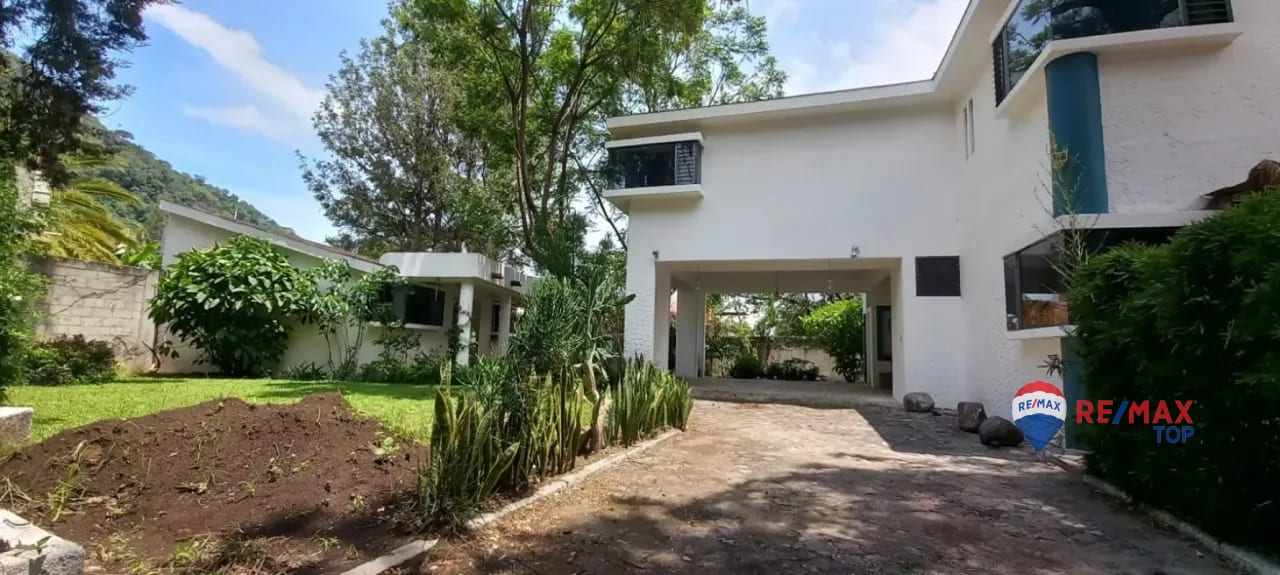 PANAJACHEL I CASA EN RESIDENCIAL l 2 APTO. INDEPENDIENTES AMPLIA PROPIEDAD CON JARDÍN FRONTAL Y POSTERIOR — Casa en Venta en Panajachel, Sololá — foto 4 de 11