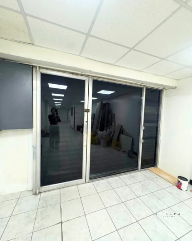 CASA EN VENTA EN ZONA 6 PARA USO COMERCIAL FRENTE A LA PARADA DEL TRANSMETRO - 11