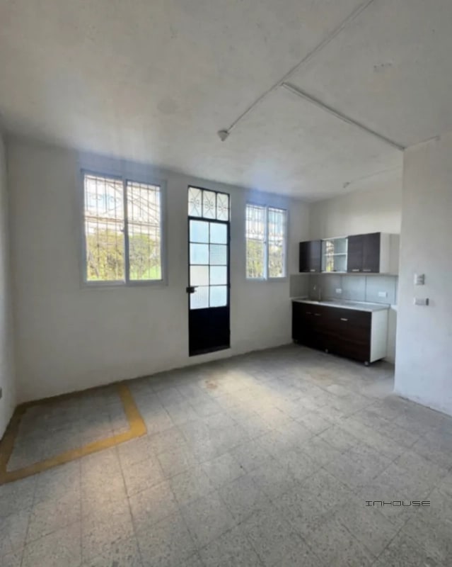 CASA EN VENTA EN ZONA 6 PARA USO COMERCIAL FRENTE A LA PARADA DEL TRANSMETRO - 10