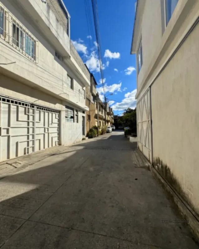 CASA EN RENTA EN ZONA 6 DE 2 NIVELES, FUERA DE GARITA — Casa en Venta en Zona 6, Guatemala, Ciudad — foto 8 de 12