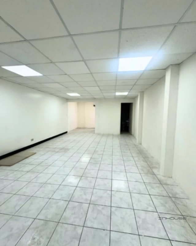 CASA EN VENTA EN ZONA 6 PARA USO COMERCIAL FRENTE A LA PARADA DEL TRANSMETRO - 5