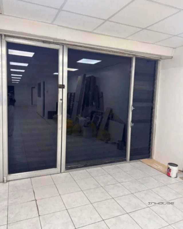 CASA EN VENTA EN ZONA 6 PARA USO COMERCIAL FRENTE A LA PARADA DEL TRANSMETRO - 4