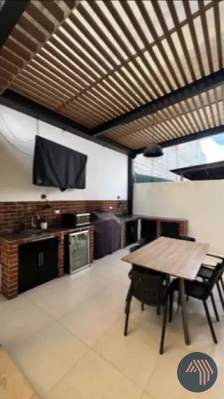 VENTA DE MODERNA CASA EXCELENTE UBICACIÓN - BLV. SAN CRISTOBAL — Casa en Venta en Zona 8 Mixco, Guatemala, Ciudad — foto 7 de 12
