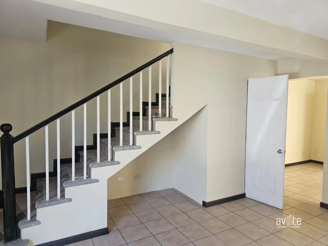 Condado Naranjo, casa Navarra dentro de Alameda Norte Q2,750,000 - 13