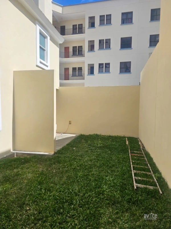 Condado Naranjo, casa Navarra dentro de Alameda Norte   Q2,750,000 - 12