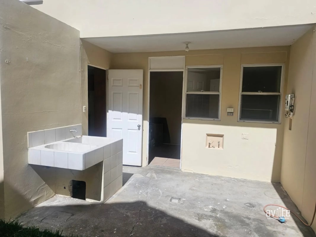 Condado Naranjo, casa Navarra dentro de Alameda Norte   Q2,750,000 - 8