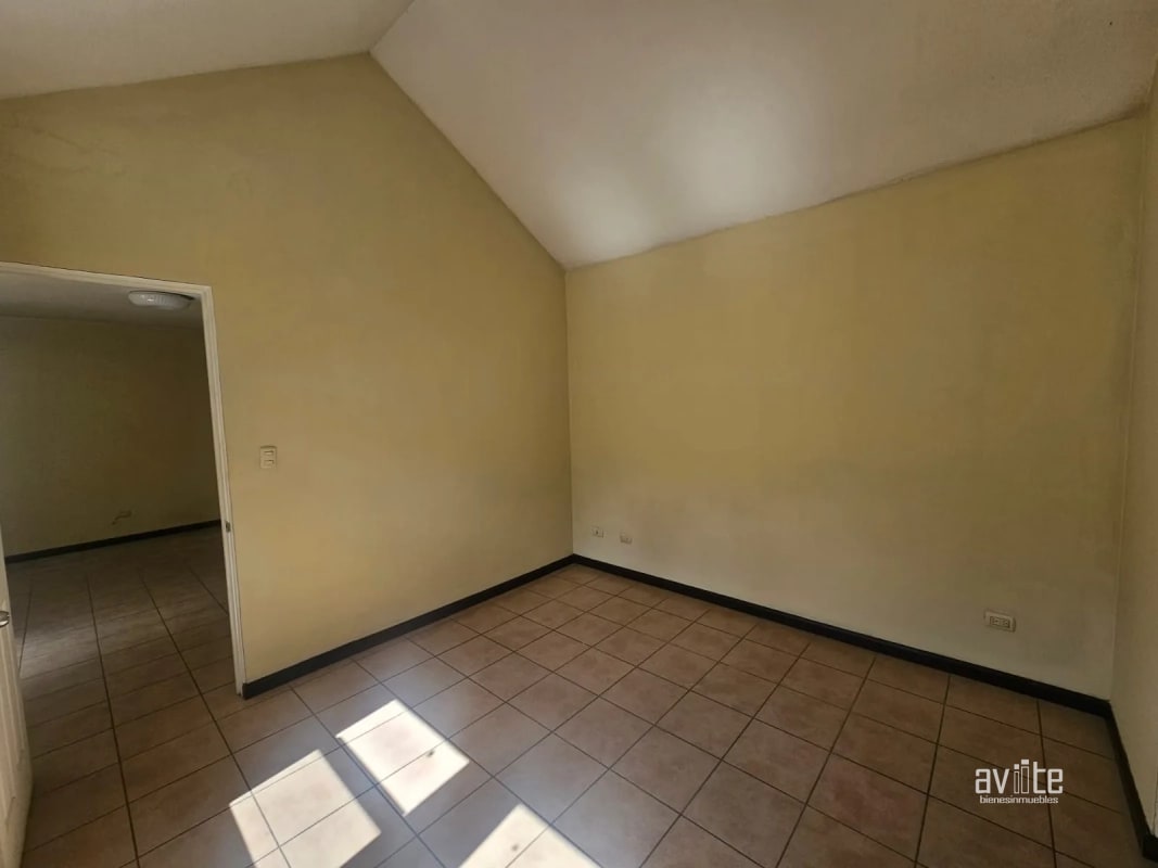 Condado Naranjo, casa Navarra dentro de Alameda Norte   Q2,750,000 - 7