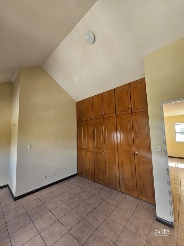Condado Naranjo, casa Navarra dentro de Alameda Norte   Q2,750,000 - 6
